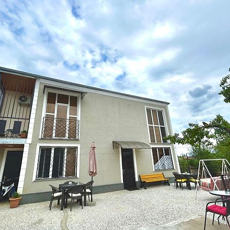 Gold Guest House Kutaisi Bagian luar foto