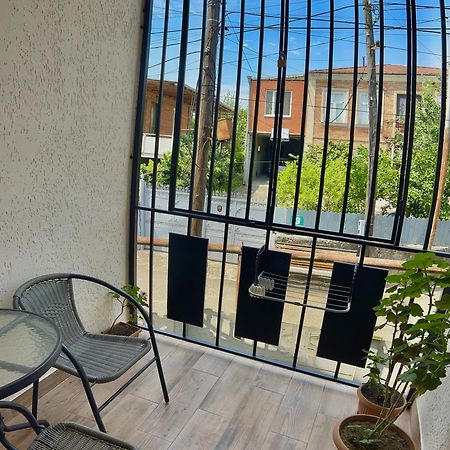 Gold Guest House Kutaisi Bagian luar foto