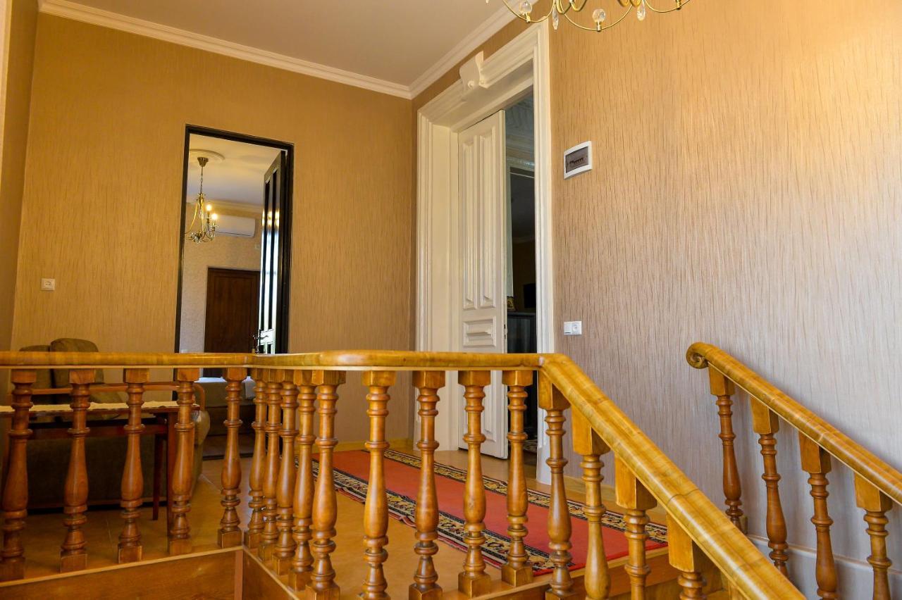 Gold Guest House Kutaisi Bagian luar foto