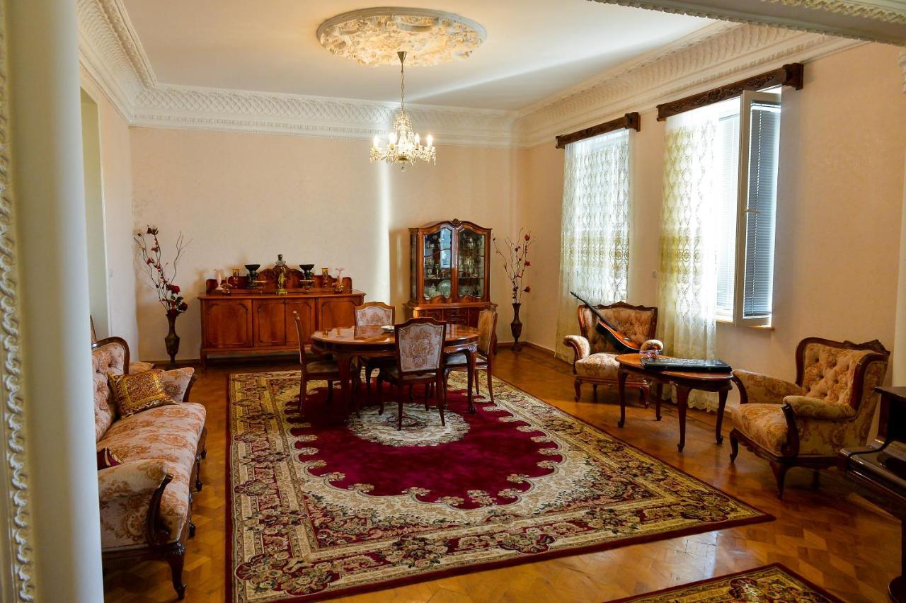 Gold Guest House Kutaisi Bagian luar foto
