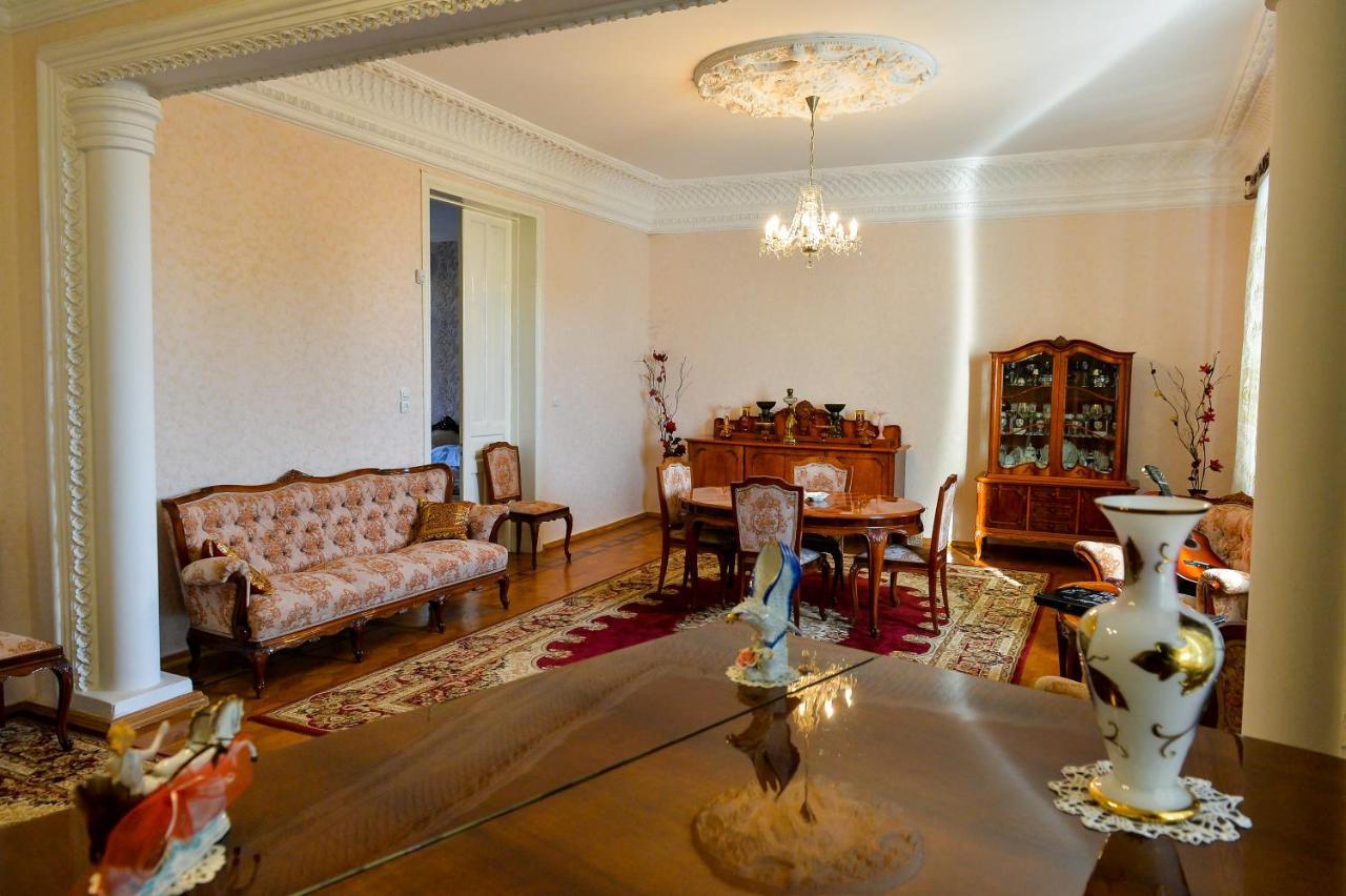 Gold Guest House Kutaisi Bagian luar foto