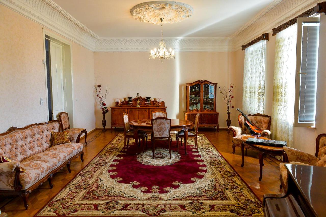 Gold Guest House Kutaisi Bagian luar foto