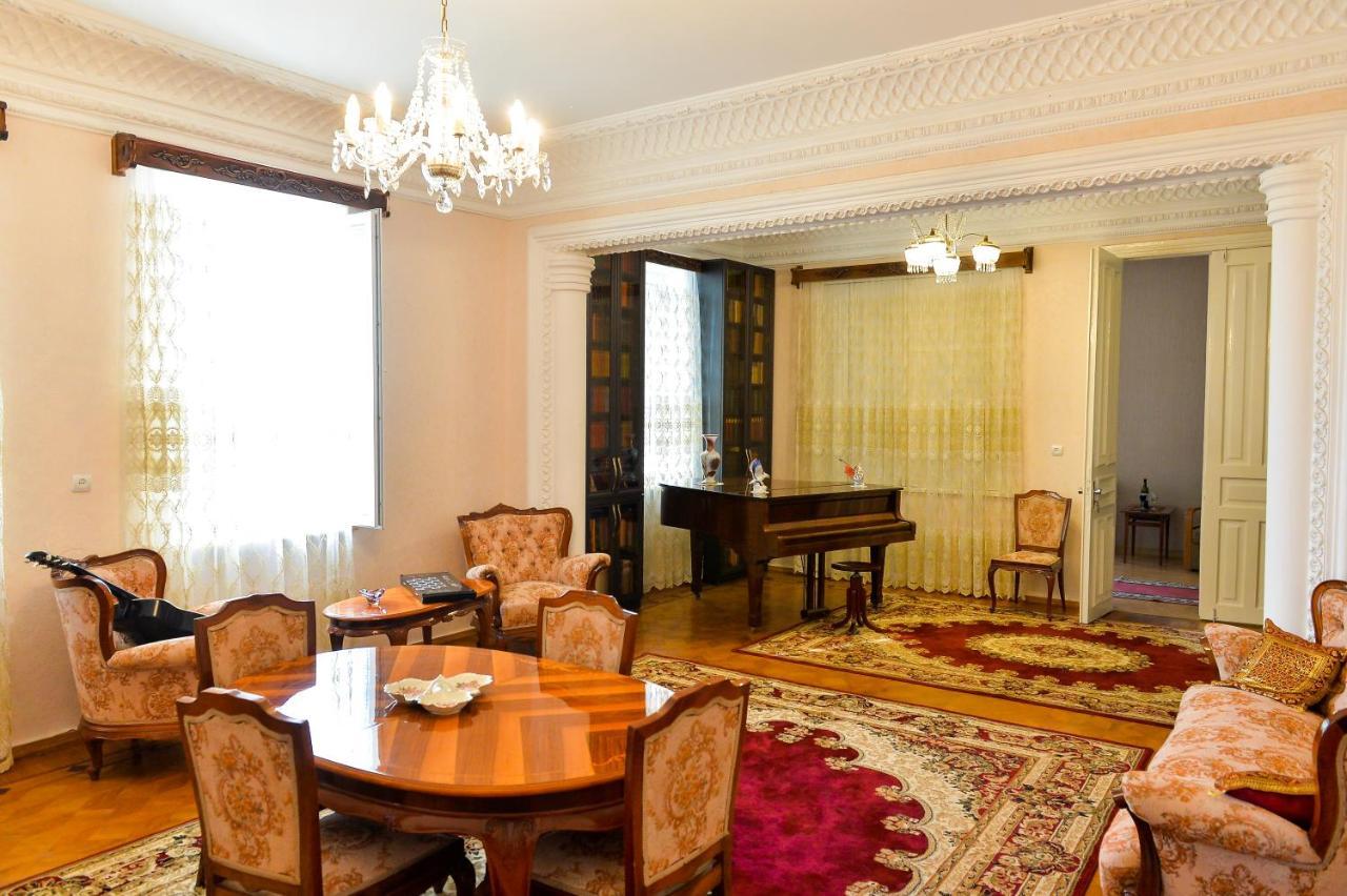 Gold Guest House Kutaisi Bagian luar foto