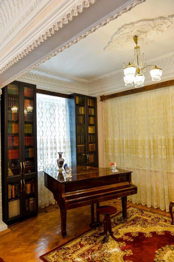 Gold Guest House Kutaisi Bagian luar foto