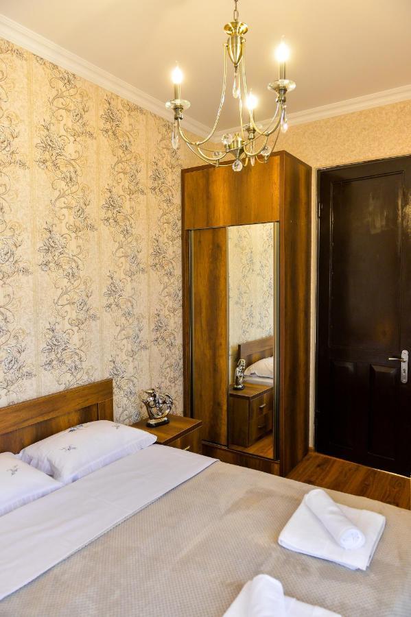 Gold Guest House Kutaisi Bagian luar foto
