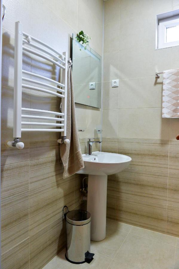 Gold Guest House Kutaisi Bagian luar foto