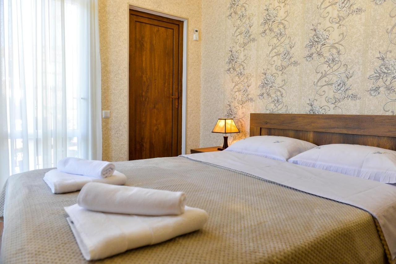 Gold Guest House Kutaisi Bagian luar foto