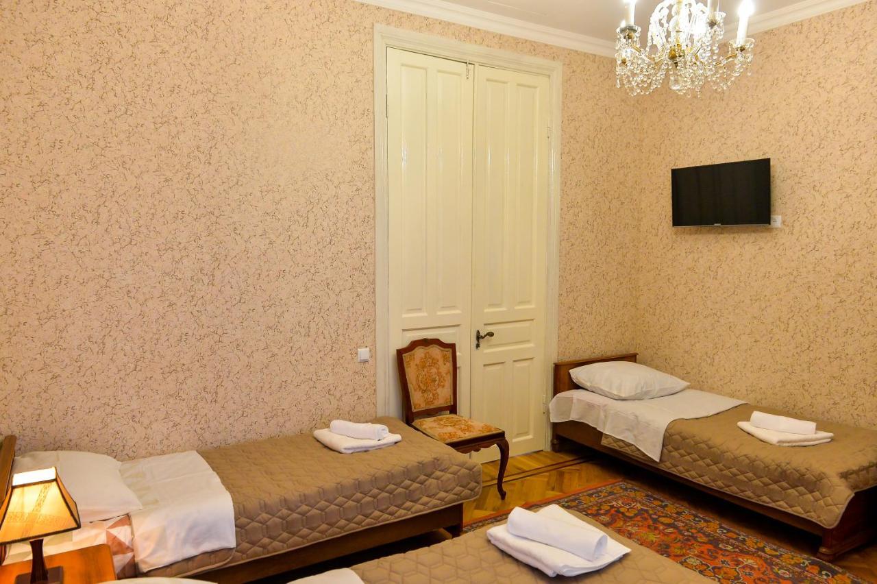 Gold Guest House Kutaisi Bagian luar foto