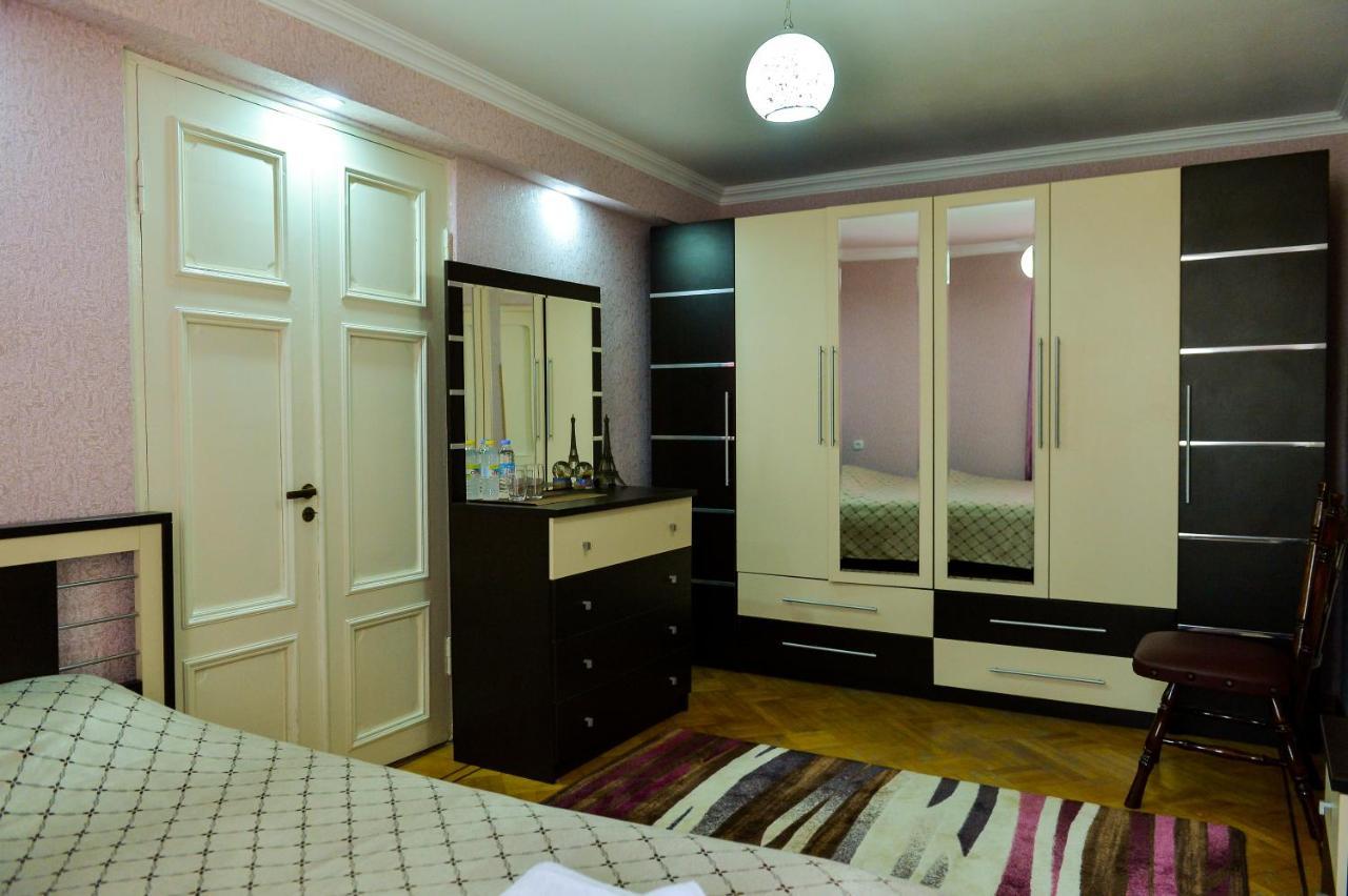 Gold Guest House Kutaisi Bagian luar foto
