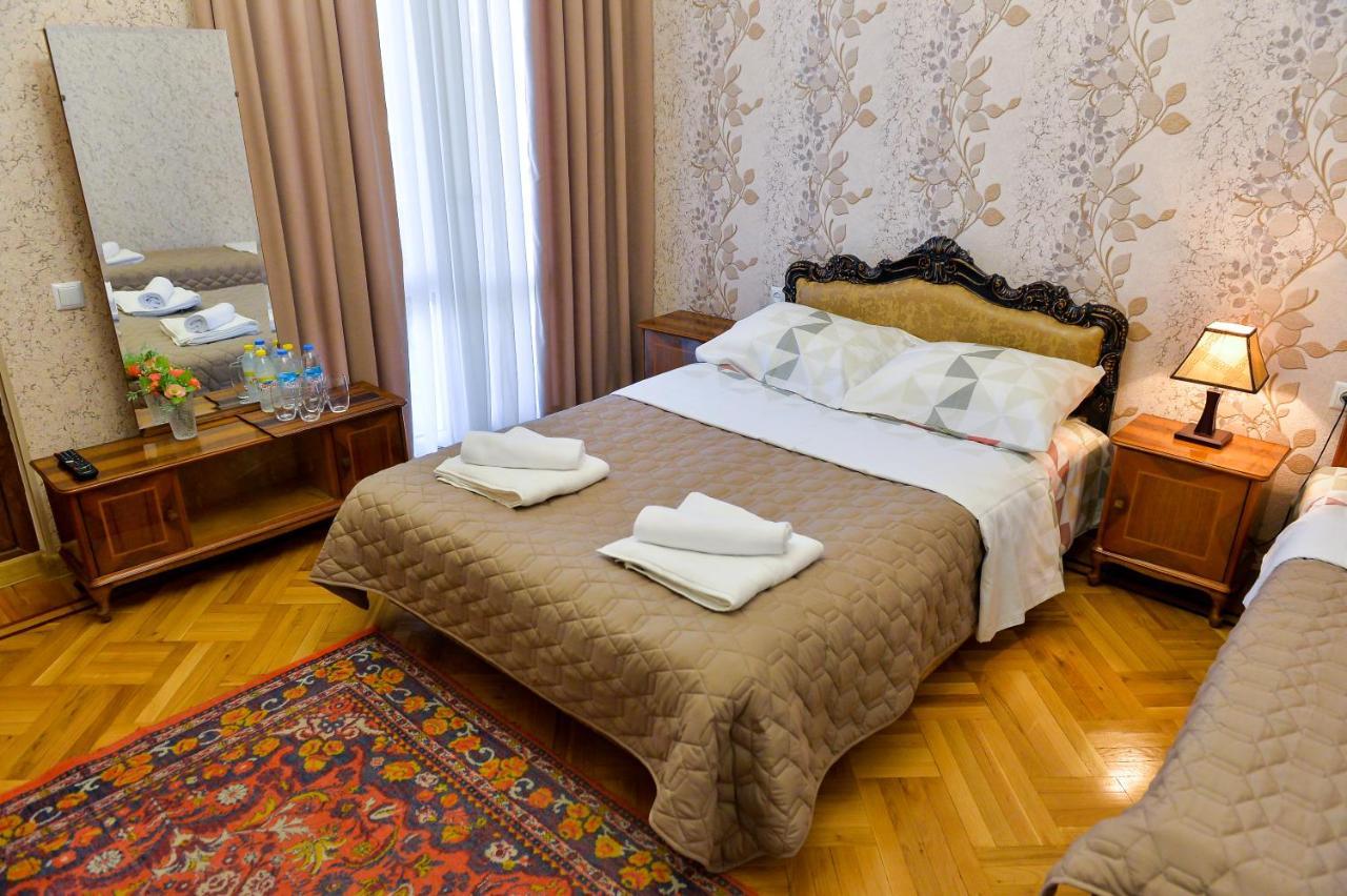 Gold Guest House Kutaisi Bagian luar foto