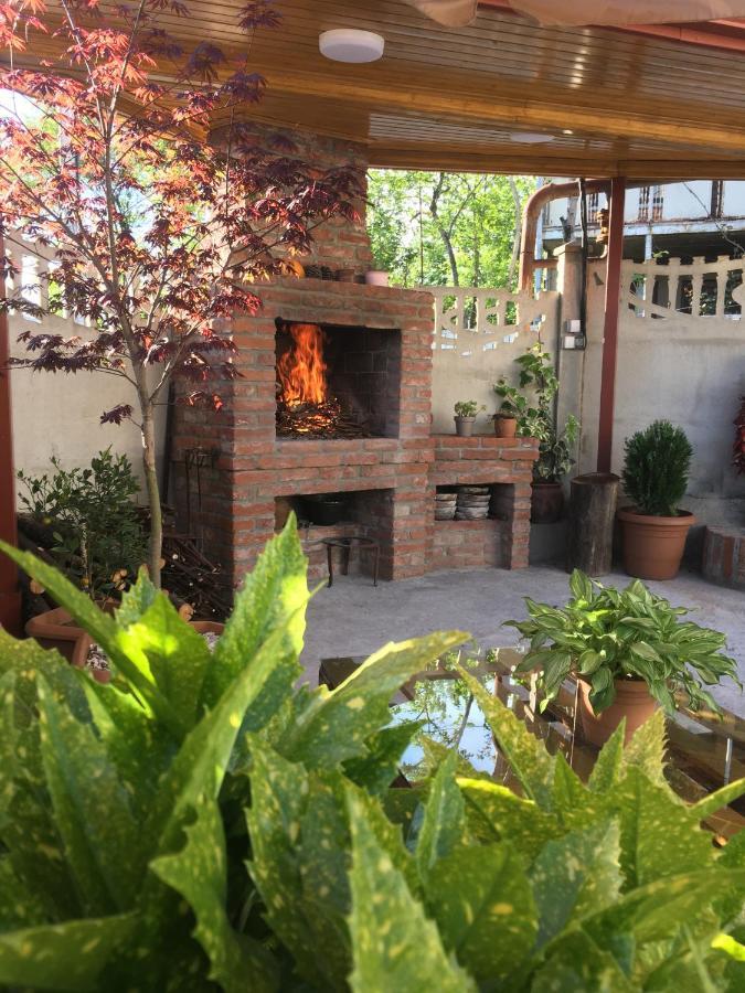 Gold Guest House Kutaisi Bagian luar foto
