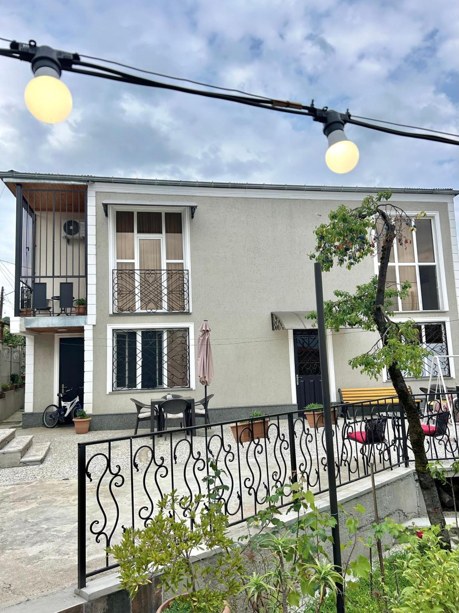 Gold Guest House Kutaisi Bagian luar foto
