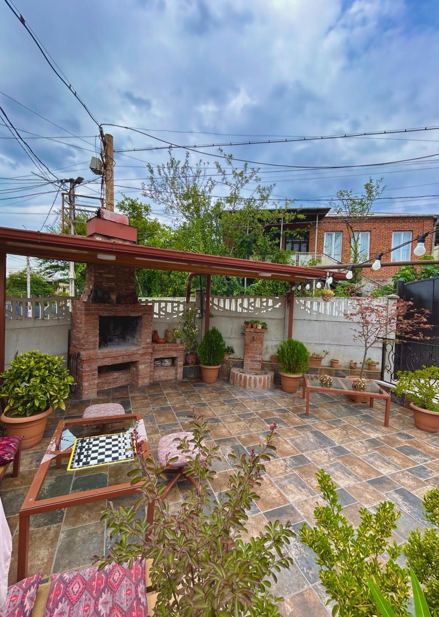 Gold Guest House Kutaisi Bagian luar foto