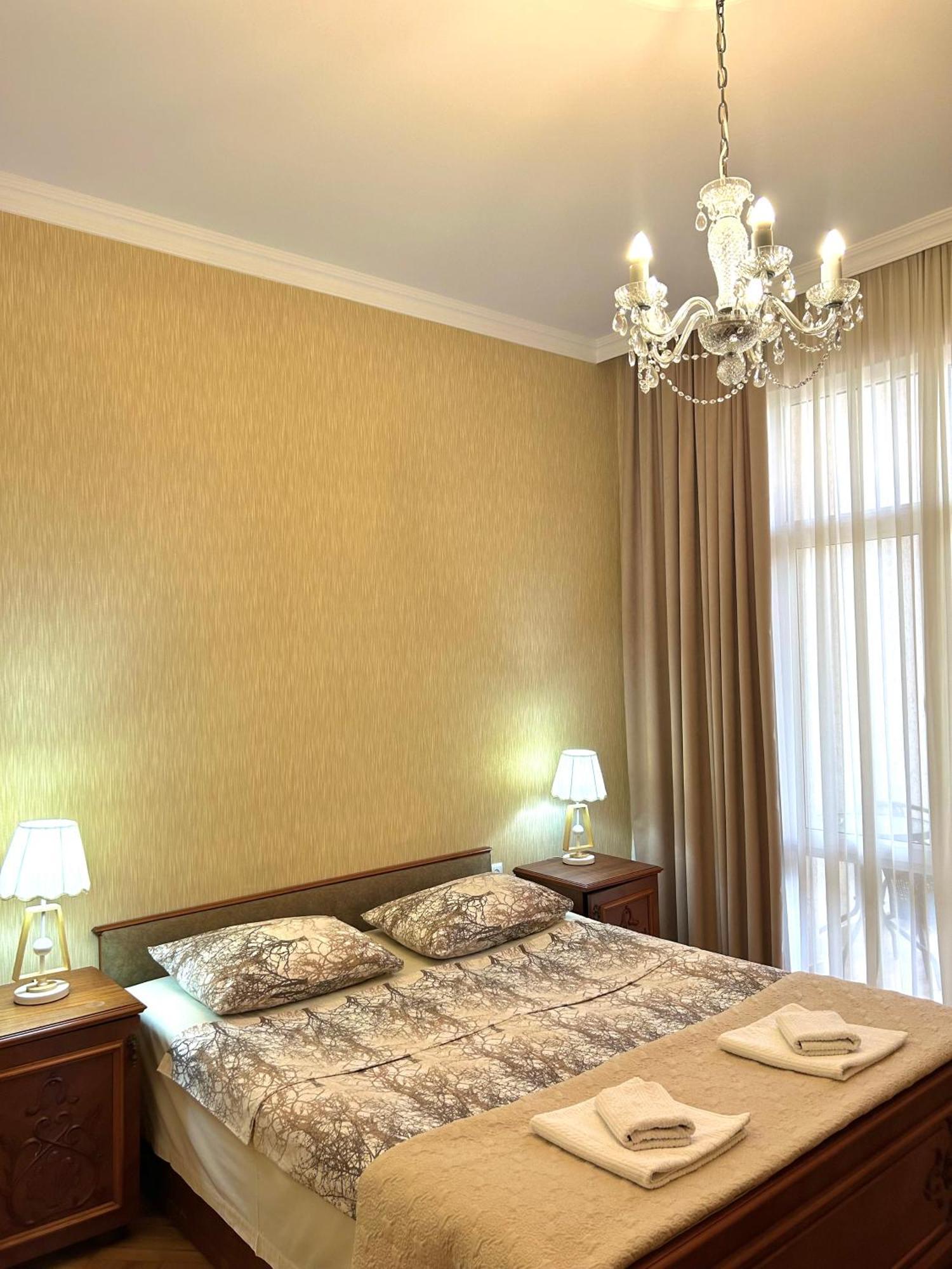 Gold Guest House Kutaisi Bagian luar foto