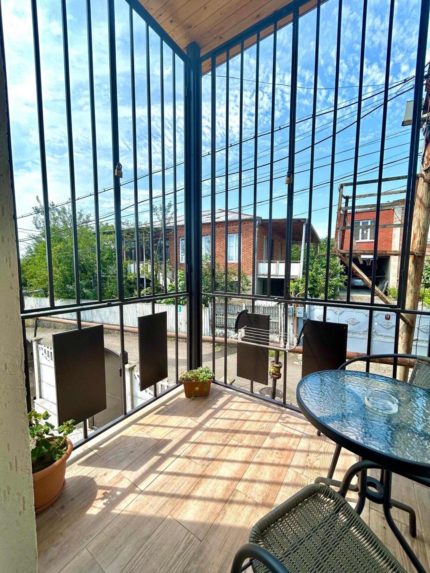 Gold Guest House Kutaisi Bagian luar foto